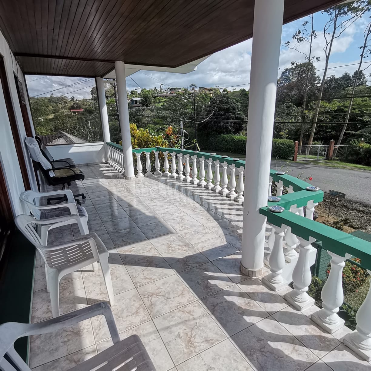 Lovely 2  Story Home + 2 Rental Cabins near Downtown Nuevo Arenal photo 21