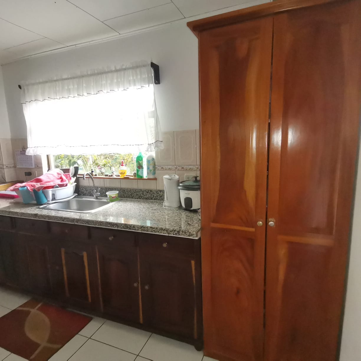 Lovely 2  Story Home + 2 Rental Cabins near Downtown Nuevo Arenal photo 11