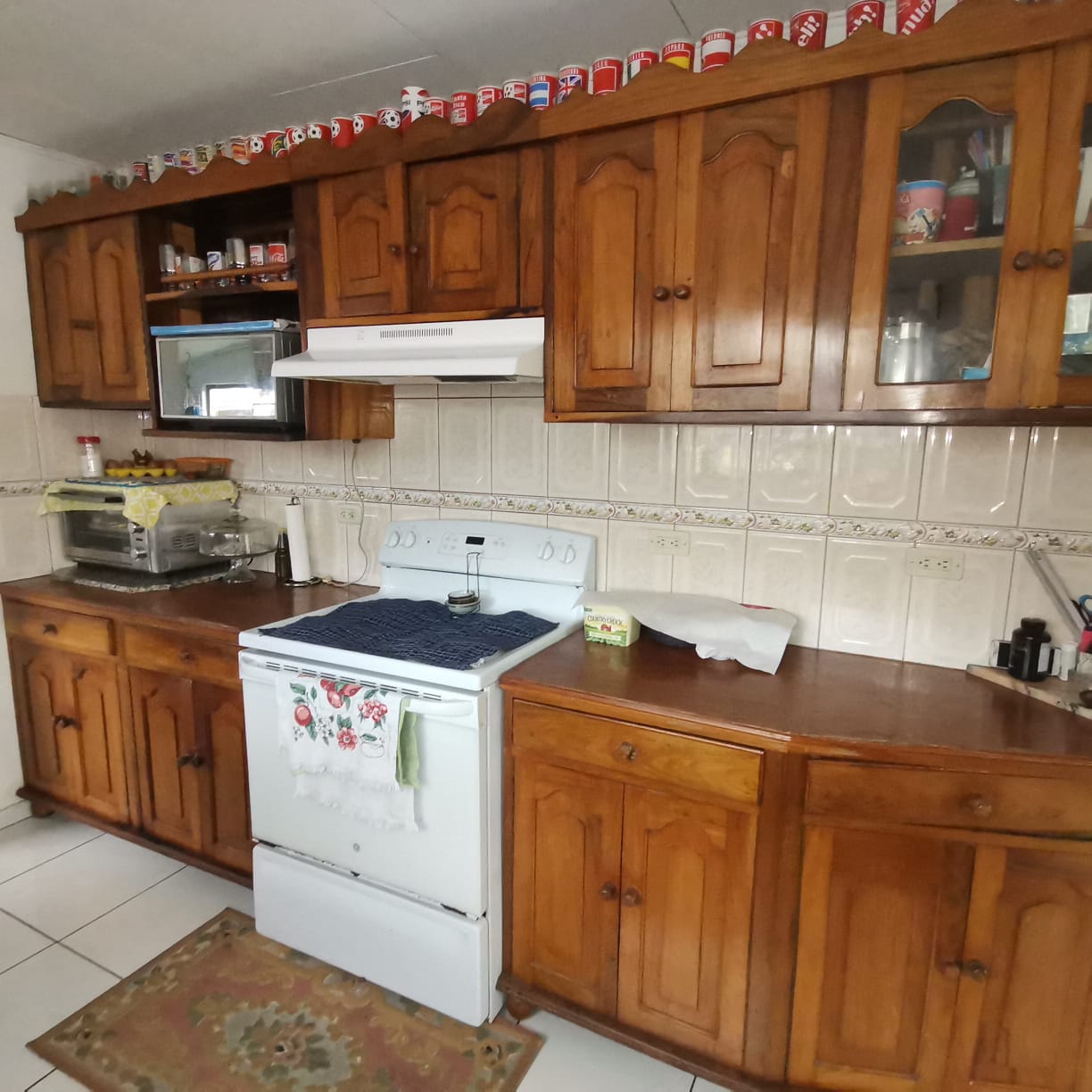 Lovely 2  Story Home + 2 Rental Cabins near Downtown Nuevo Arenal photo 10