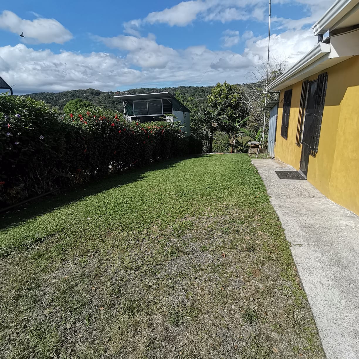 Lovely 2  Story Home + 2 Rental Cabins near Downtown Nuevo Arenal photo 29