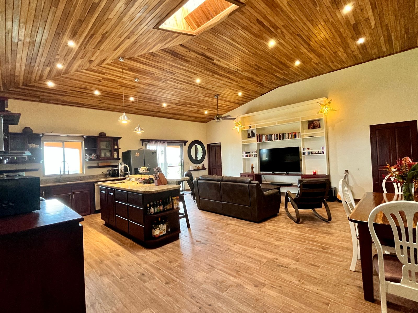 Mountain Top, Solar Powered, 3 bedroom Home in Nuevo Arenal  photo 9