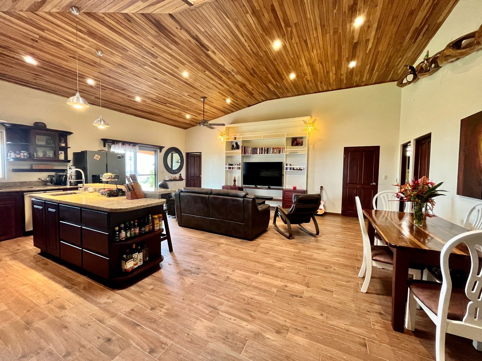 Mountain Top, Solar Powered, 3 bedroom Home in Nuevo Arenal  photo 7