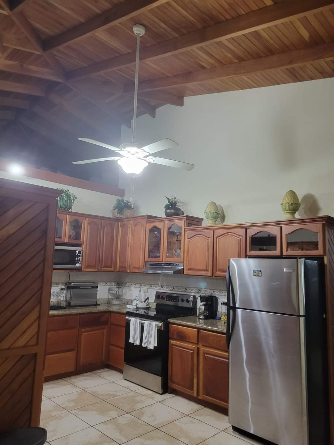 Fully Furnished, Upscale, 4 BD, 2.5 BA, Lake View Home – Parcelas de Quebrada Azul  photo 15