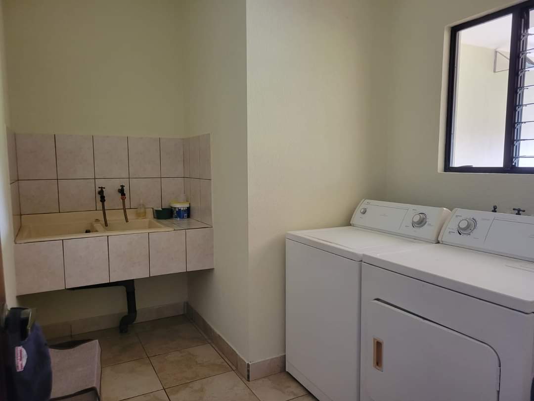 Fully Furnished, Upscale, 4 BD, 2.5 BA, Lake View Home – Parcelas de Quebrada Azul  photo 10