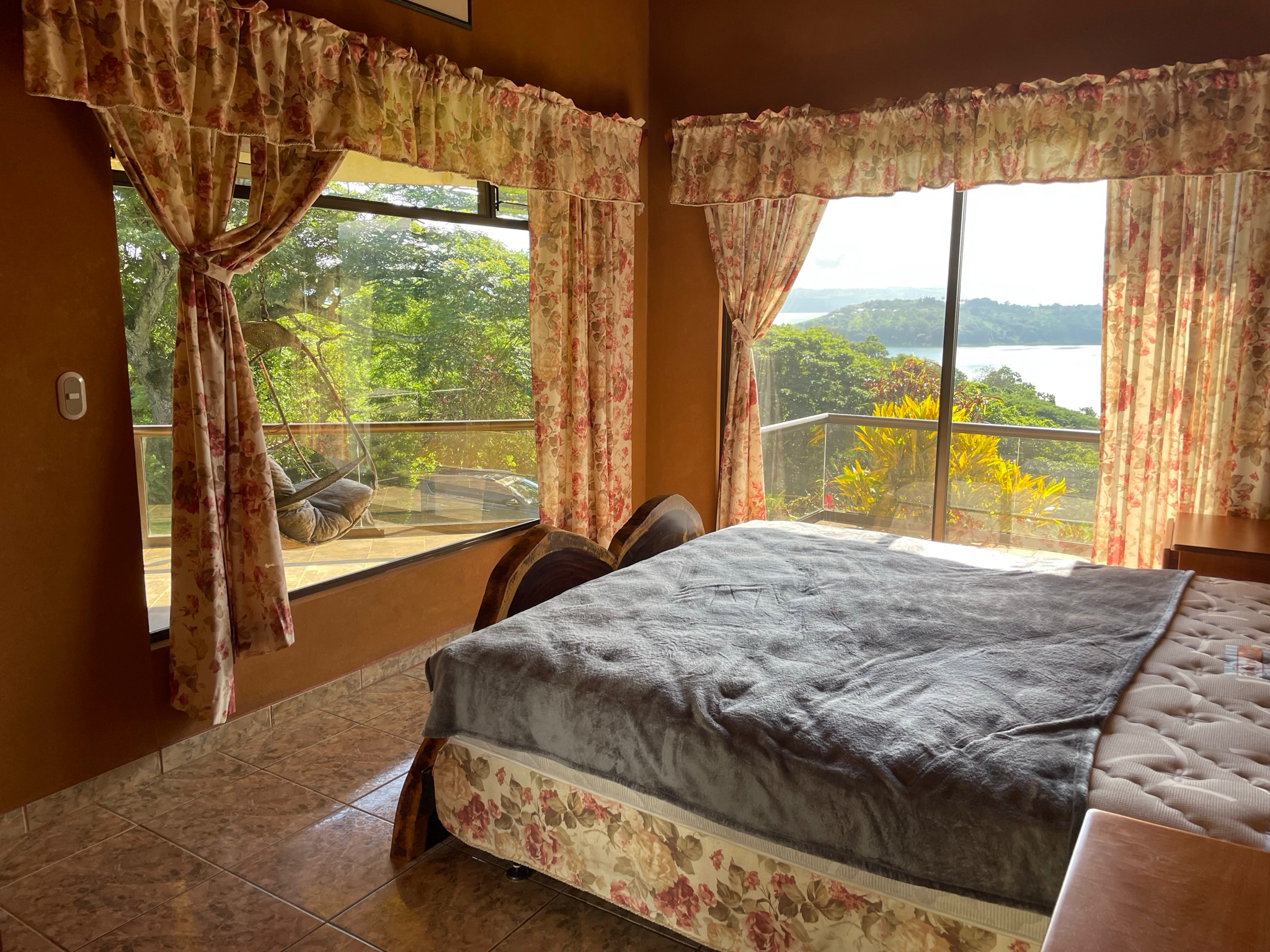 Lake & Volcano View Home, Salt Water Pool, Workshop near San Luis -2BD/2BA –  photo 6