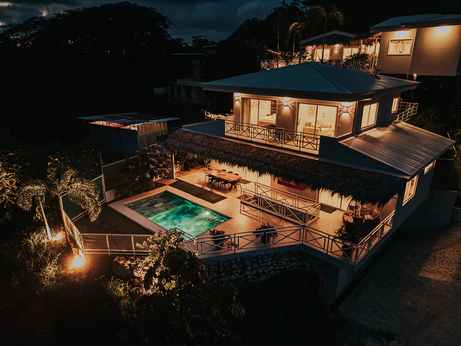 Samara Suits: A Tropical Masterpiece with Ocean View and 3 Lodges for Sale in Sámara photo 1