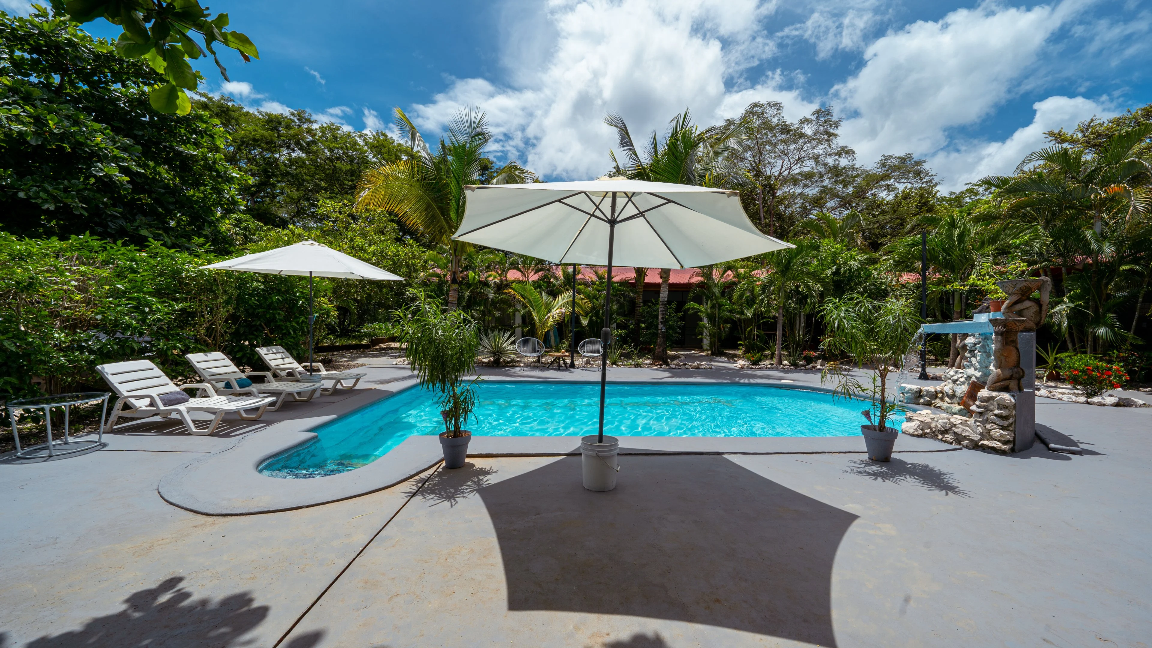 Casa Esperanza: Income generating 4,000 m2 property with 7 units and pool, Villarel Tamarindo photo 2