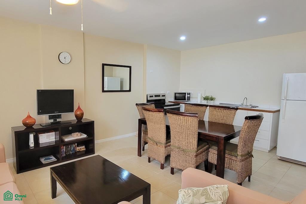 Spacious 2-Level Condo in Prime Location – Strong Rental Investment Opportunity photo 3