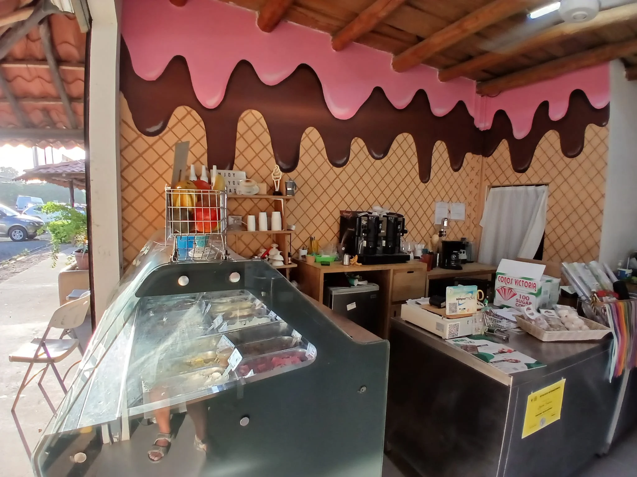 Turnkey Ice Cream & Snack Shop Business for Sale in Huacas – A Local Favorite for Over 17 Years! photo 8