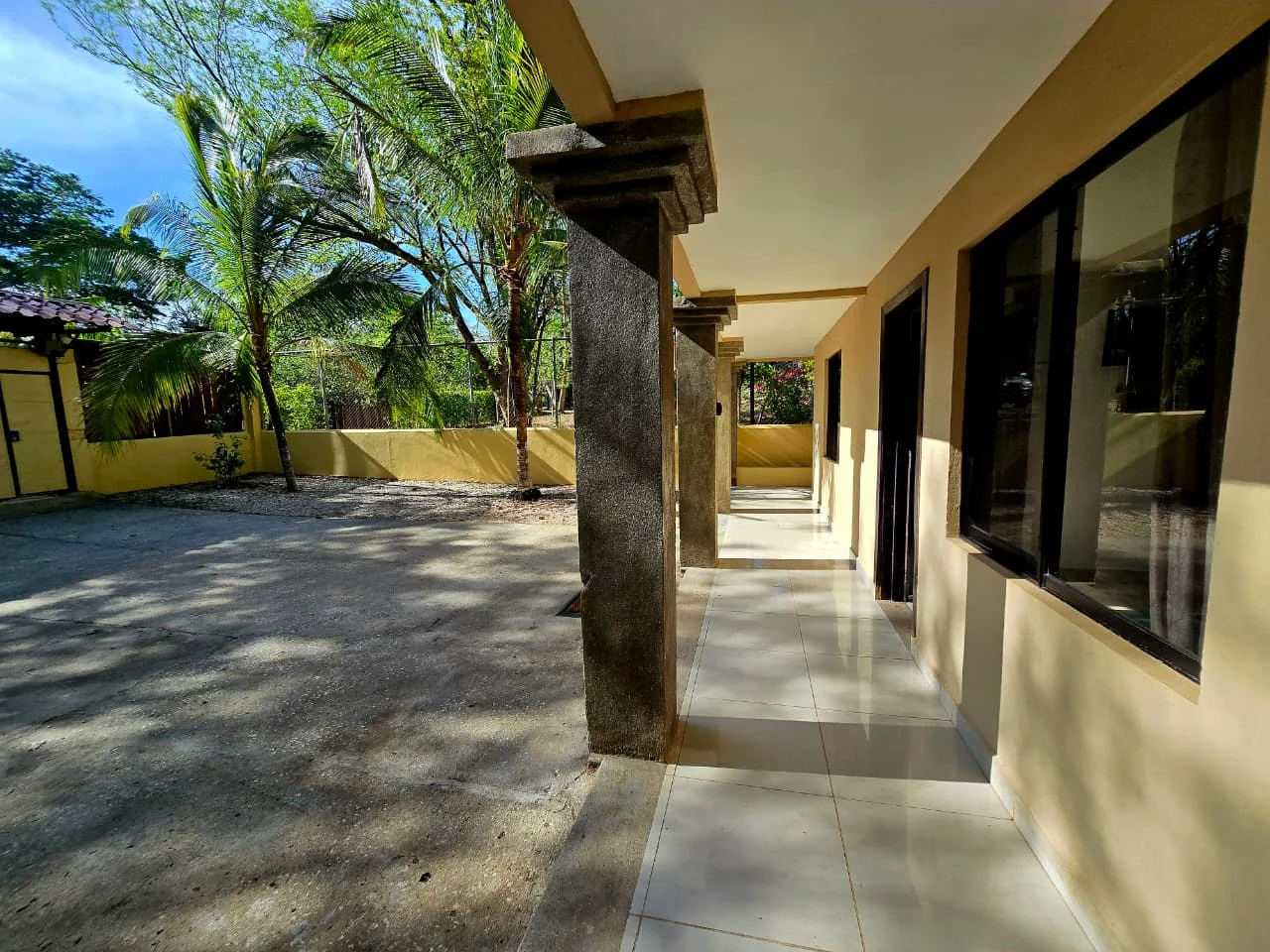 Spacious Tropical Retreat for Rent Near Playa Avellanas | 6-Bedroom Home in San José de Pinilla photo 4