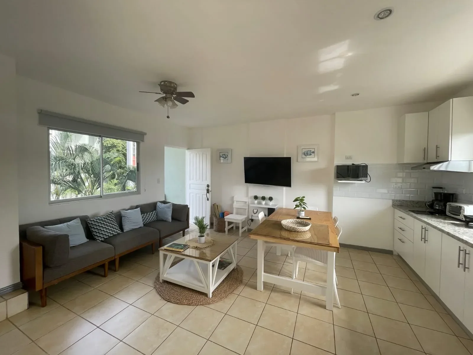 Villa Verde 2 #38: 2 bedroom condo walking distance to the beach in Tamarindo for rent