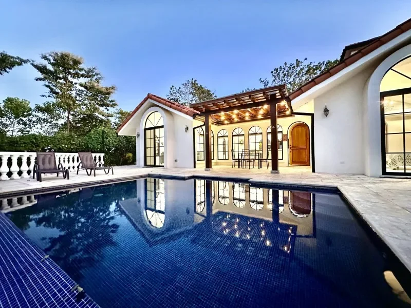 beautiful-designer-house-on-a-1-ha-land-located-in-villareal-for-sale