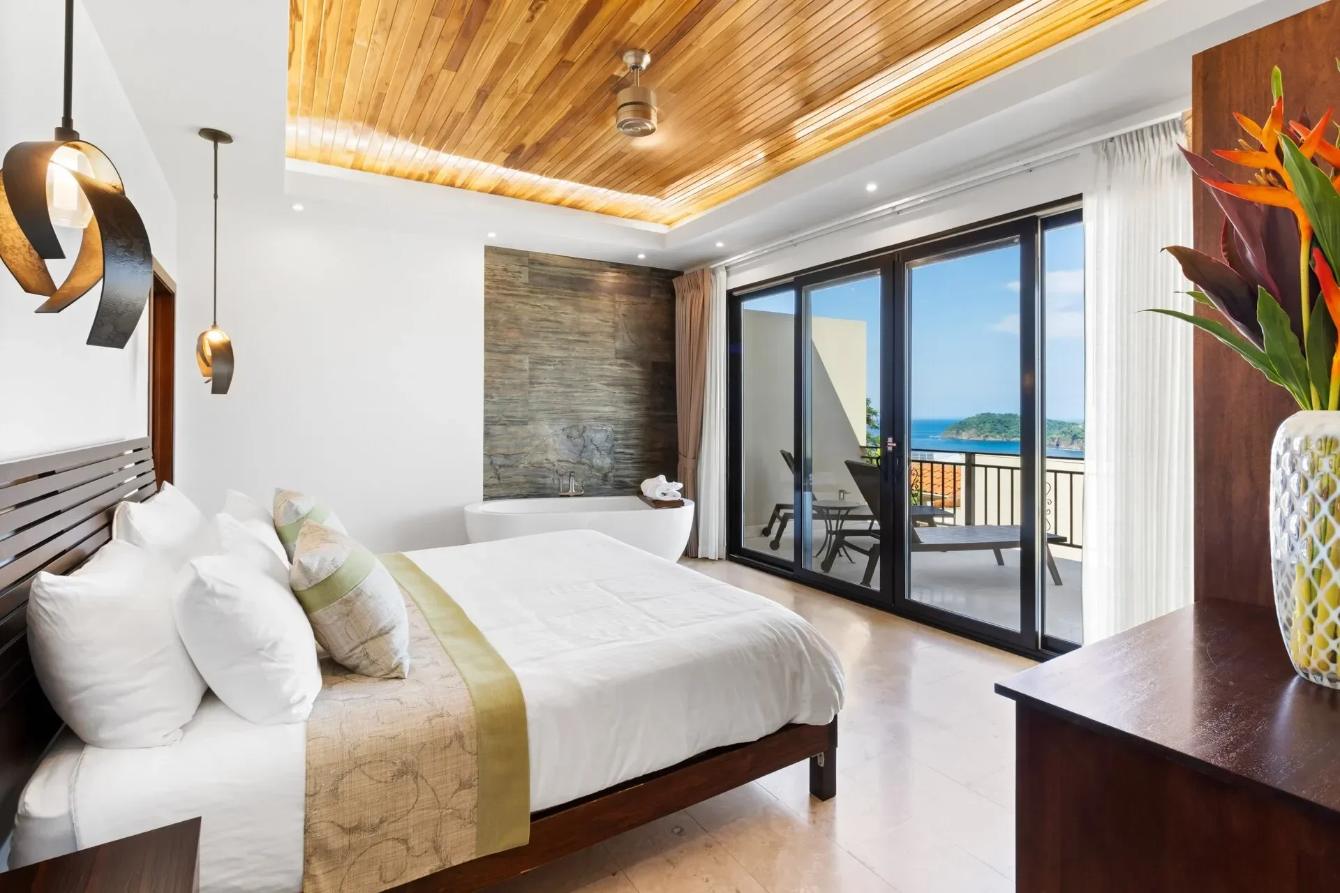 Casa Todo Bien & Guest: Luxury Ocean view house for sale