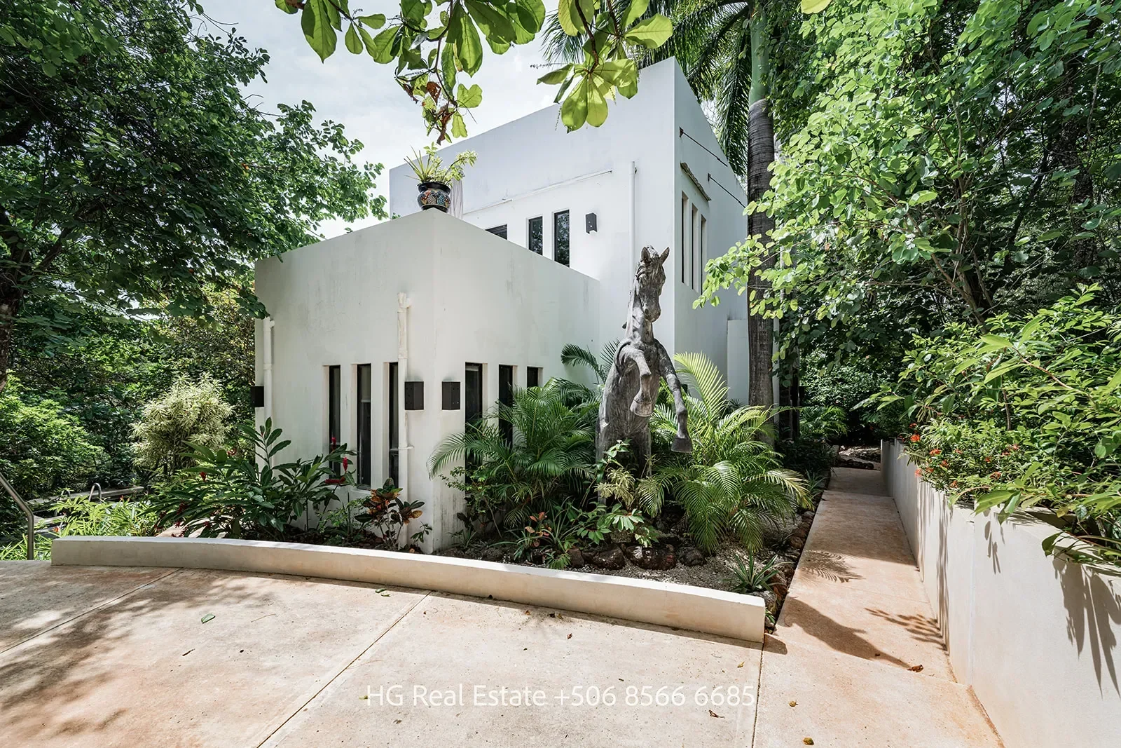 Casa Villa Blanca – 3 Bedroom House and Guest House Built Upon 5042m2 Lot in Villareal