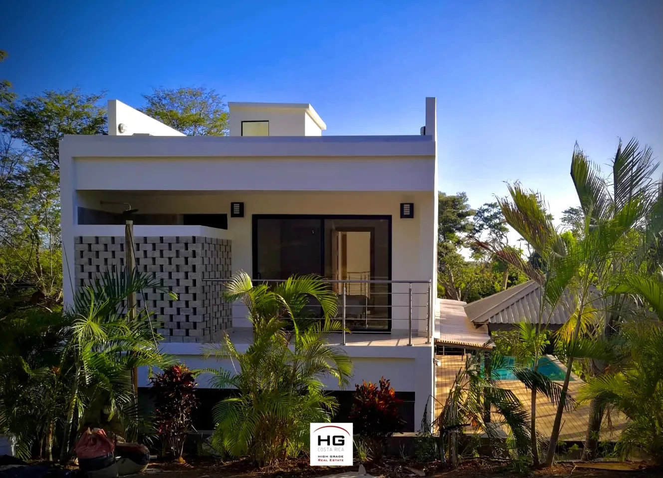 great-roi-4-story-villa-located-in-a-very-exclusive-gated-community-of-tamarindo