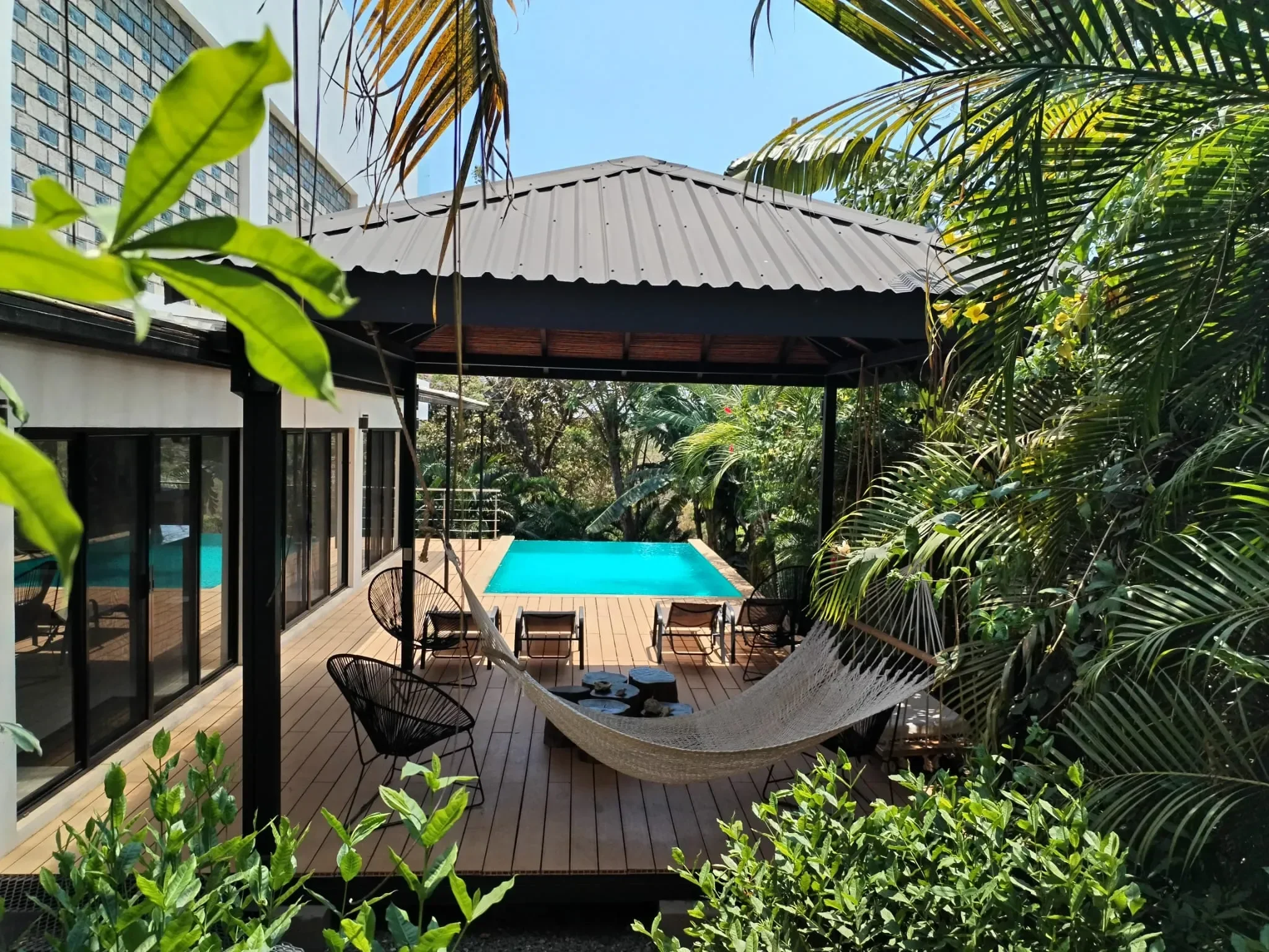 Casa Crucero Verde: Great ROI 4 story villa located in a very exclusive gated community of Tamarindo