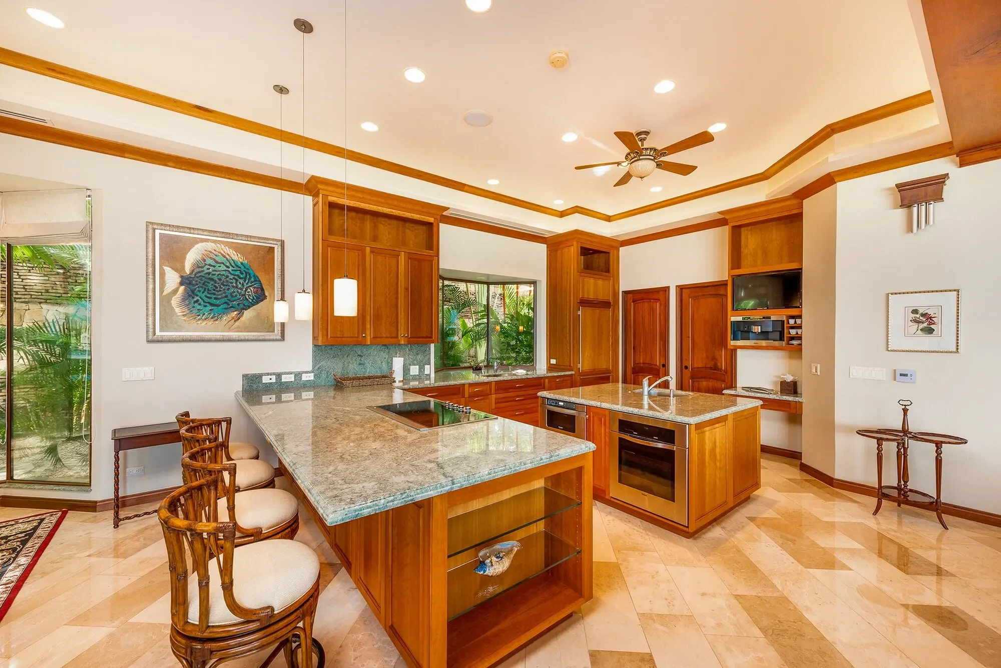 Palm #33: Titled beachfront property in the heart of Flamingo for sale