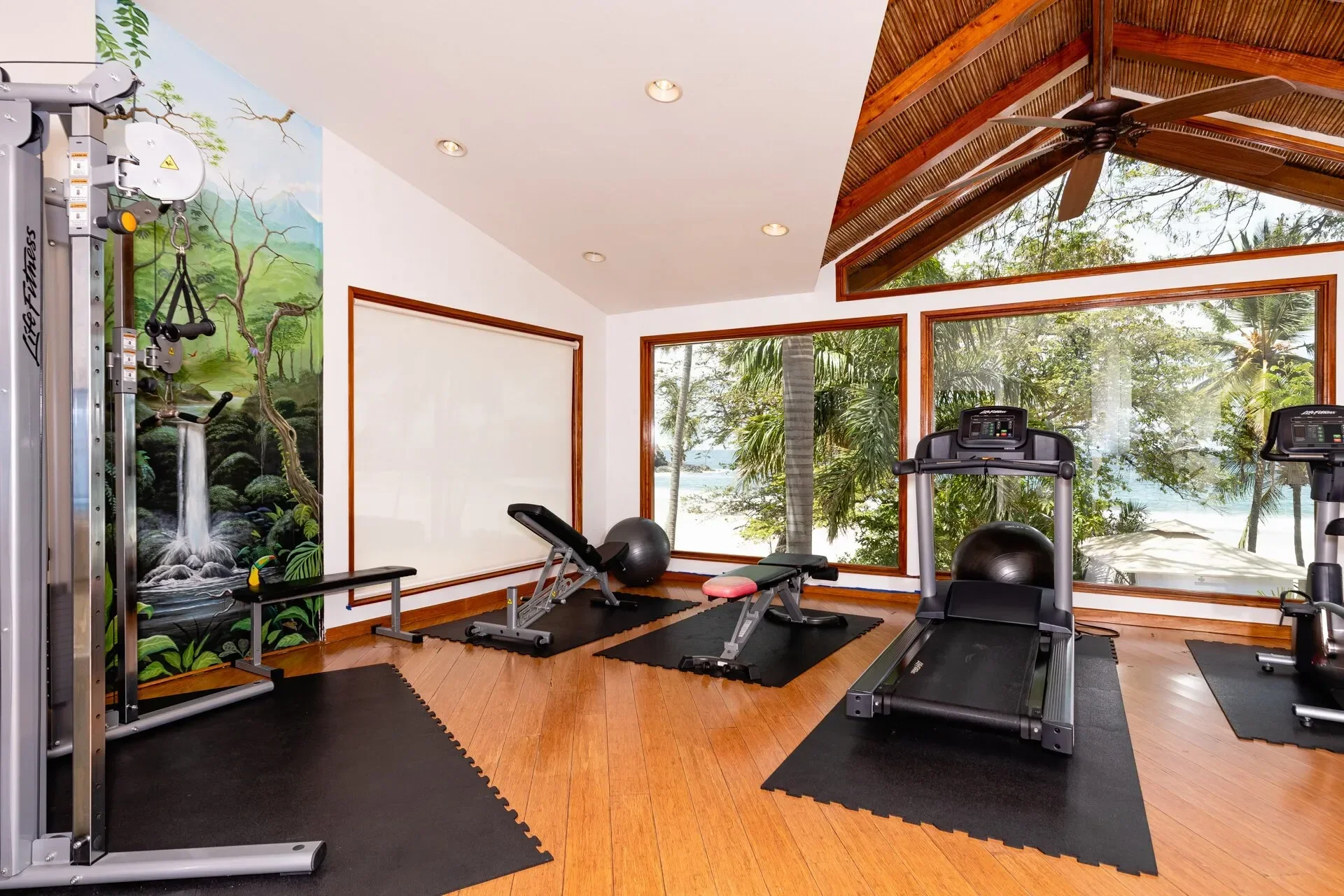 Palm #33: Titled beachfront property in the heart of Flamingo for sale photo 6