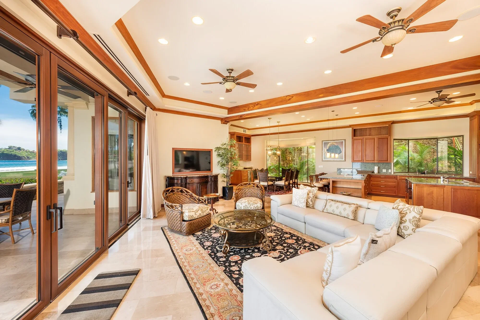 Palm #33: Titled beachfront property in the heart of Flamingo for sale photo 8