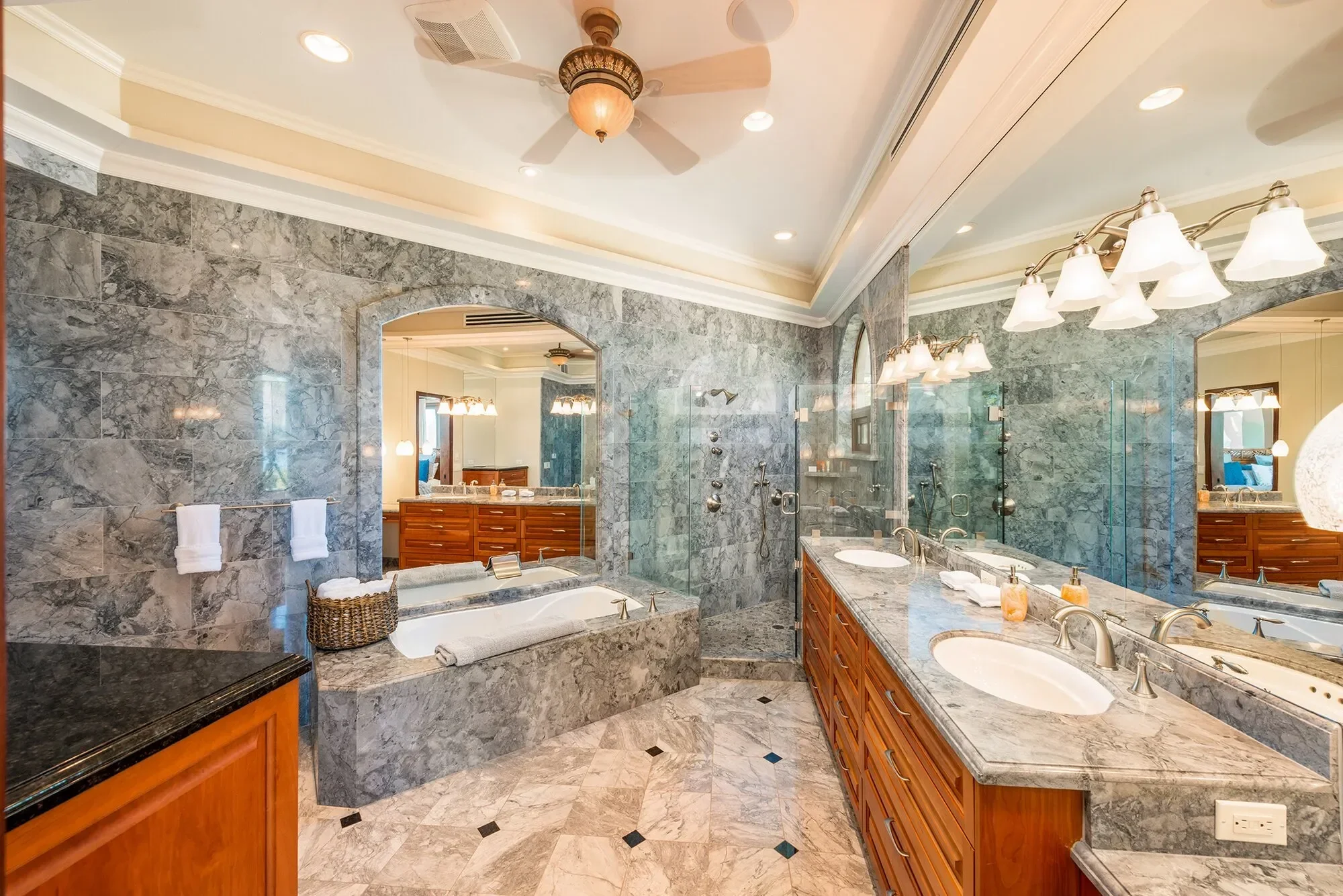 Palm #33: Titled beachfront property in the heart of Flamingo for sale photo 11