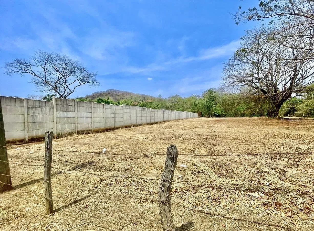 ready-to-build-mixed-use-lot-of-3561-m2-in-huacas