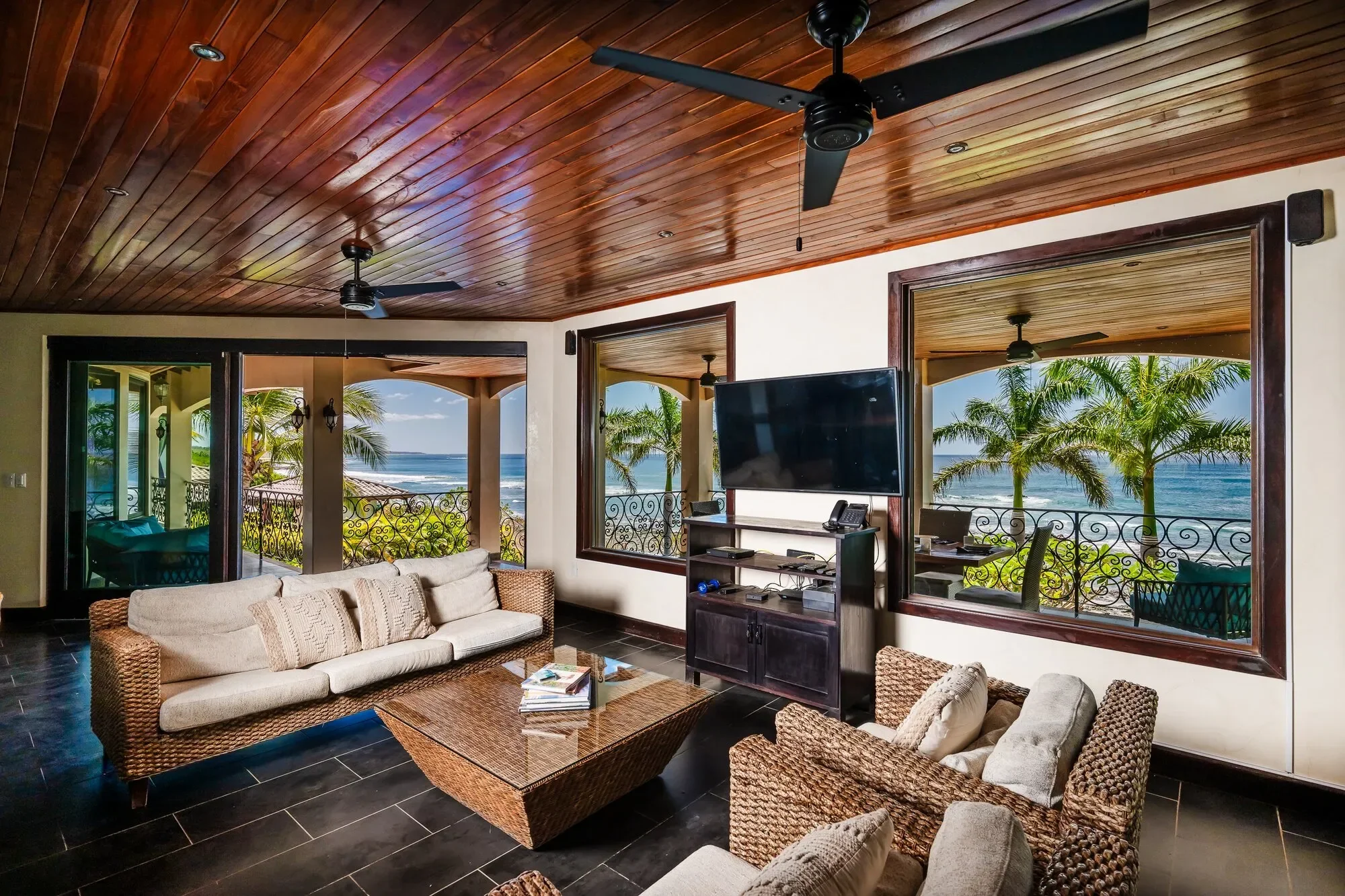 Welcome to Villa Esperanza: A Beachfront Oasis in Playa Negra for Sale photo 7